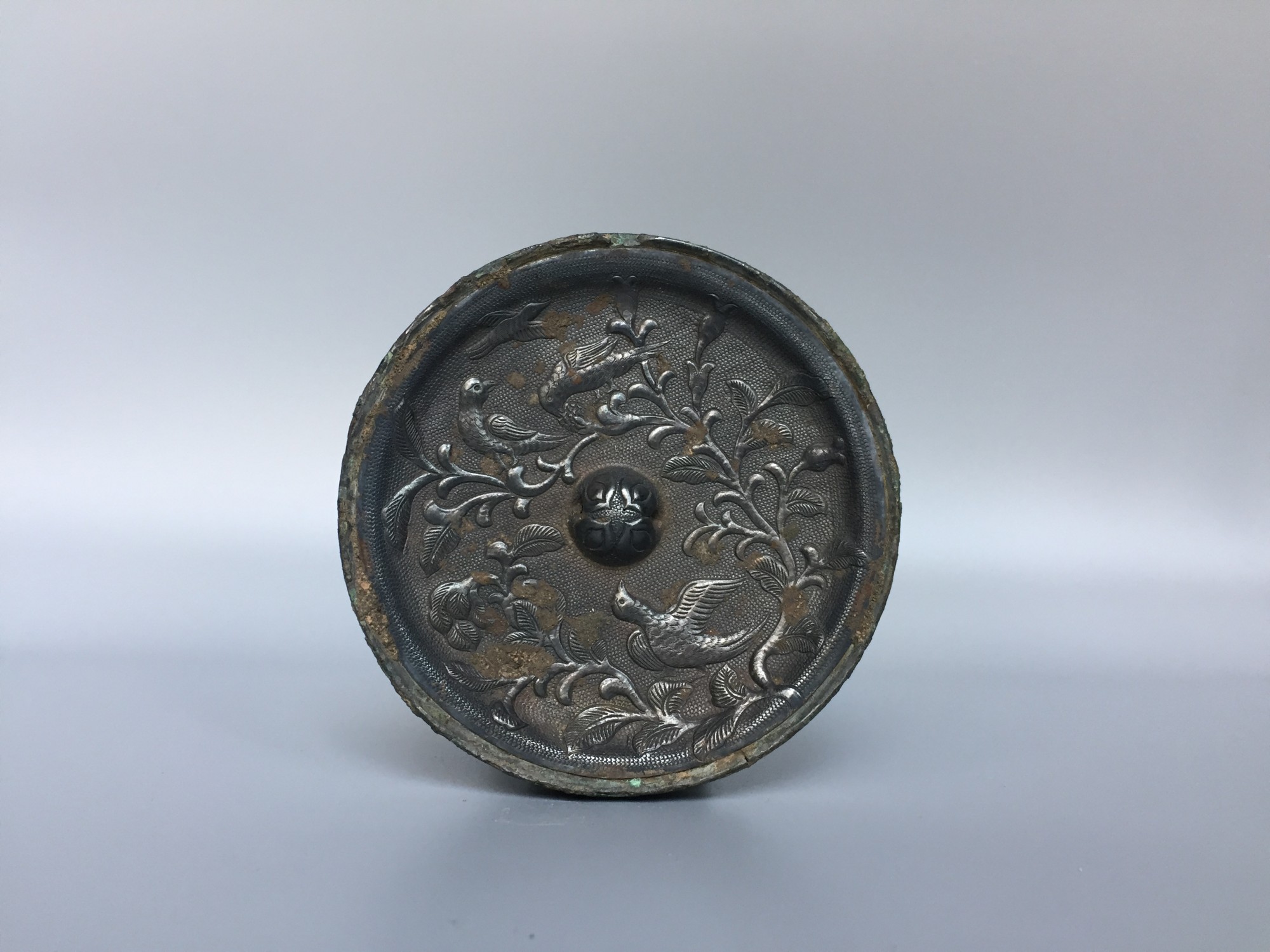 Flower and bird pattern mirror with silver button in Tang Dynasty